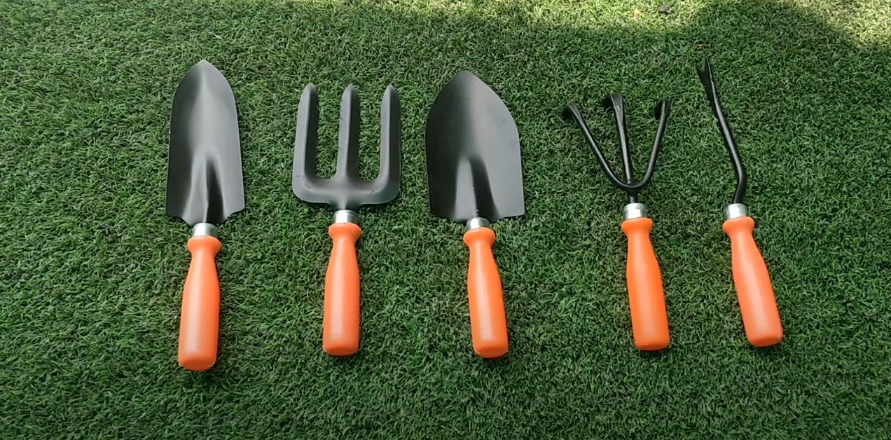 Handgereedschappen voor moestuin.